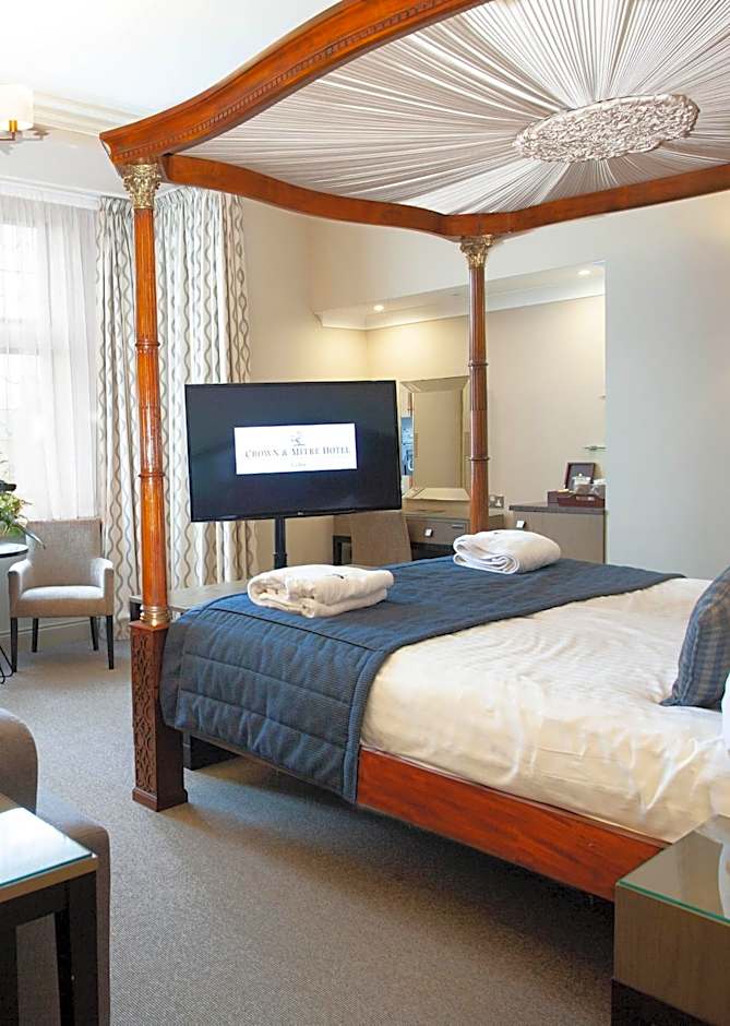 Crown & Mitre Hotel