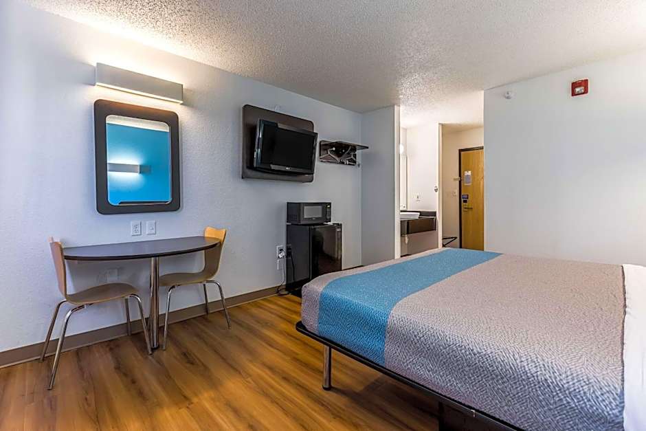 Motel 6-Indianapolis, IN - Southport