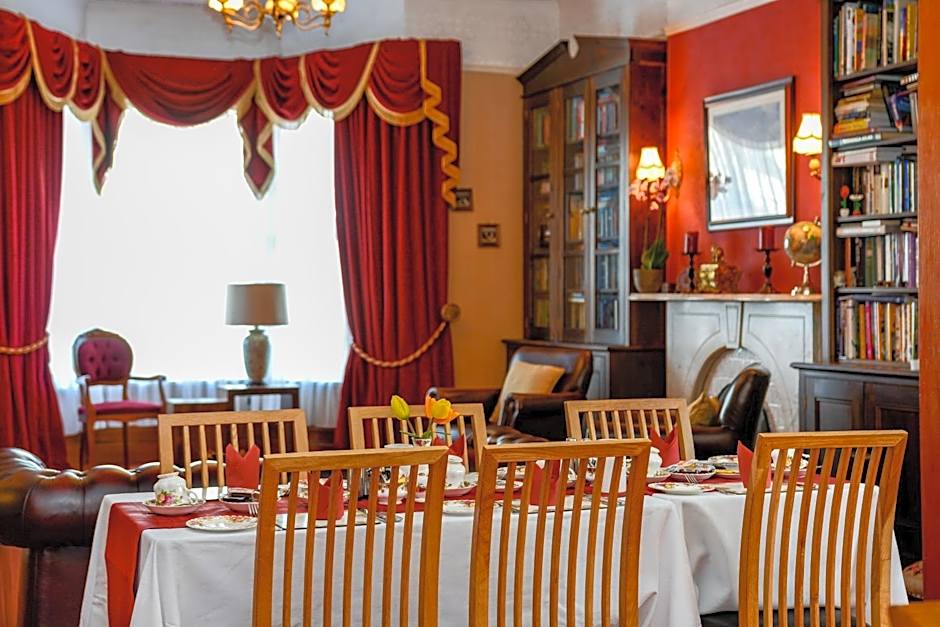Tanes Hotel