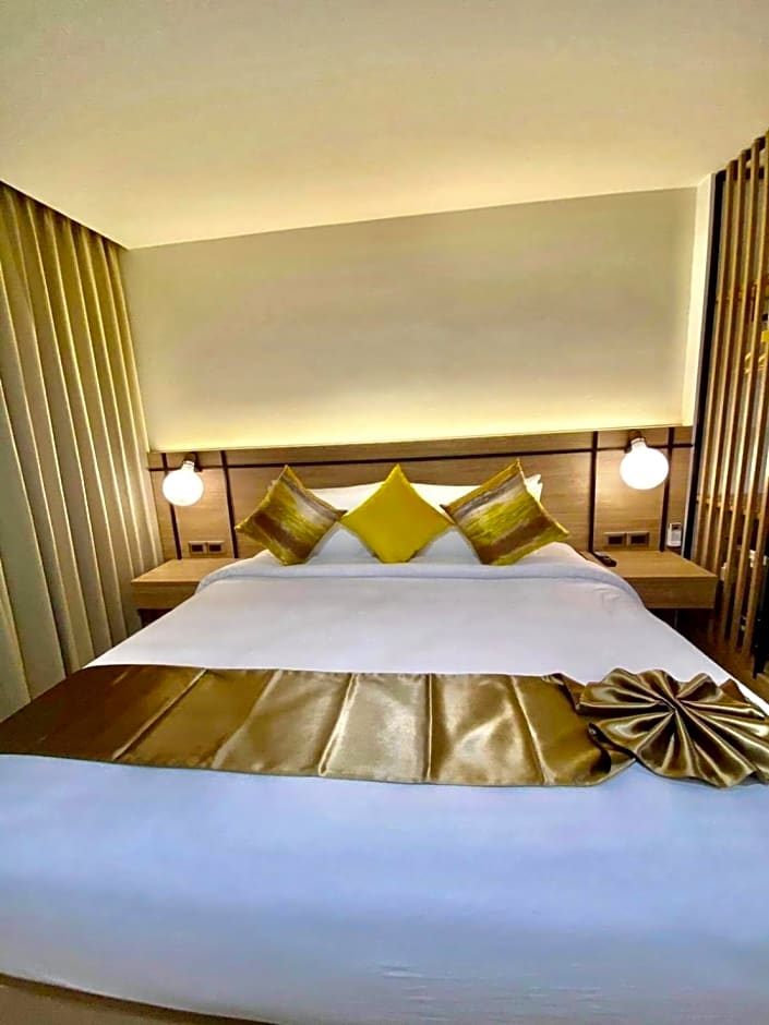 The Gold Living Life