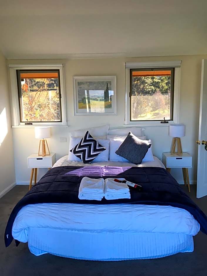 Photo 1 of 11 of Deluxe 1 Queen Bed