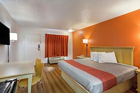1 King Bed | Non-Smoking, Micfridge