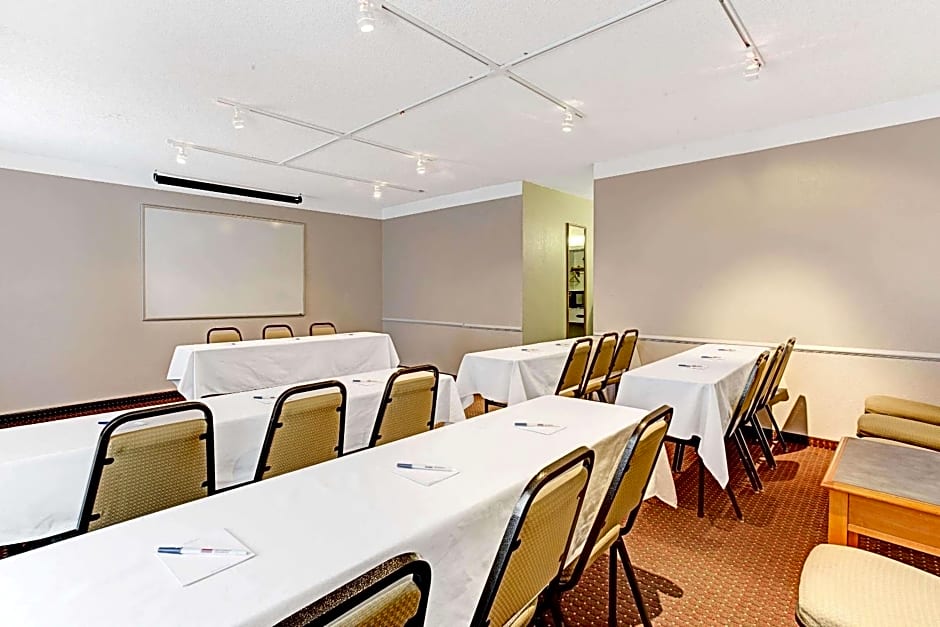 Days Inn by Wyndham Tucson City Center