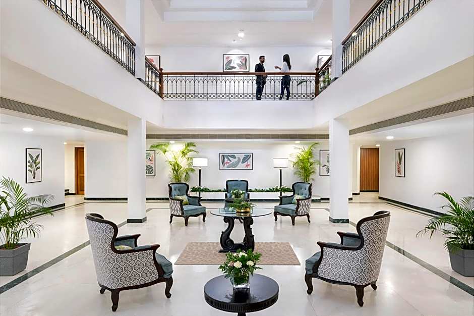 The Avenue Center Hotel