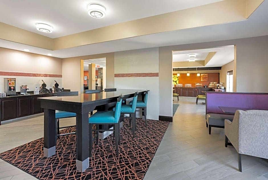 La Quinta Inn & Suites by Wyndham Bush Intercontinental Airport East