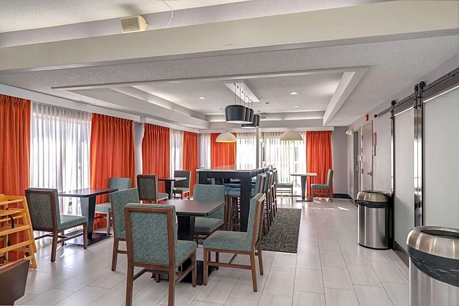 Hampton Inn By Hilton Bloomington West