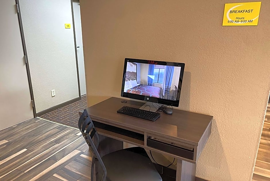 Super 8 by Wyndham Independence KS