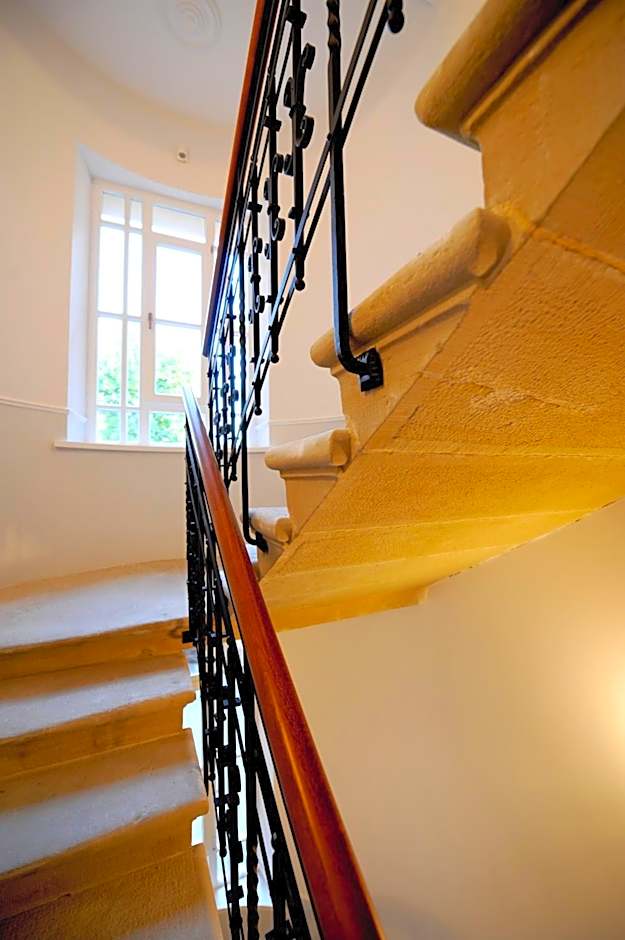 Crystal Suites Old Town