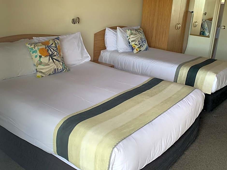 Mountain Chalets Motel