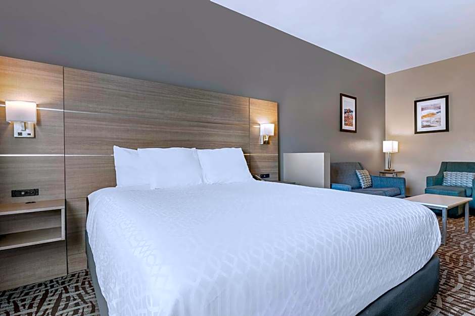 Best Western Plus Lake Elsinore Inn & Suites