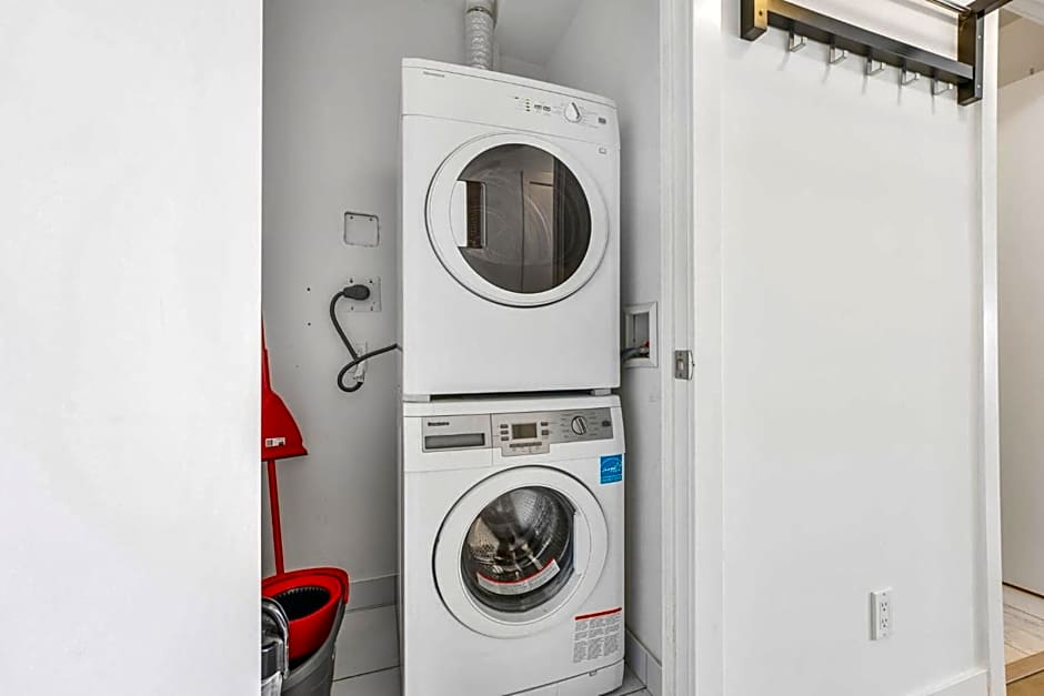 King Bed, Amazing View, Free Parking