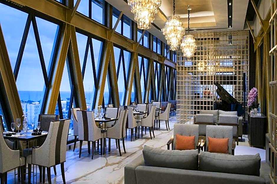 Hotel Santika Premiere Padang