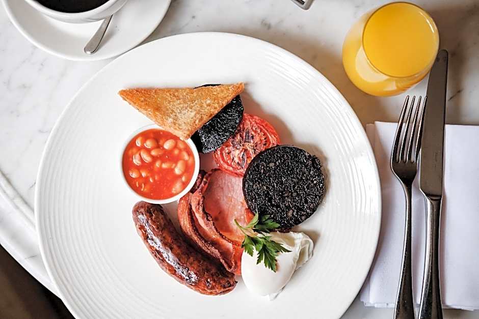 The Bear Of Rodborough Hotel