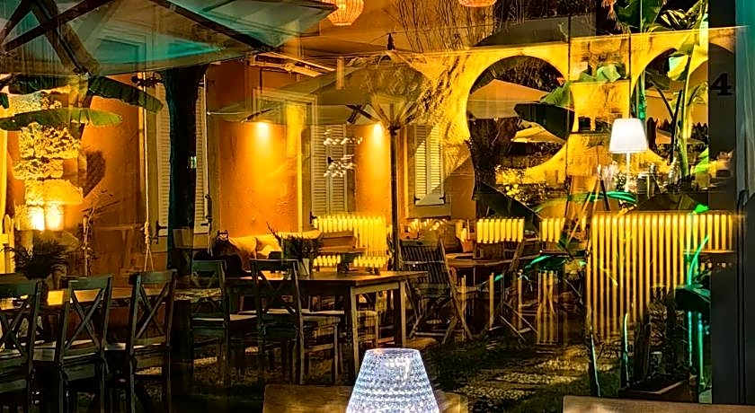 Banana Alaçatı Food & Stay - Adults Only