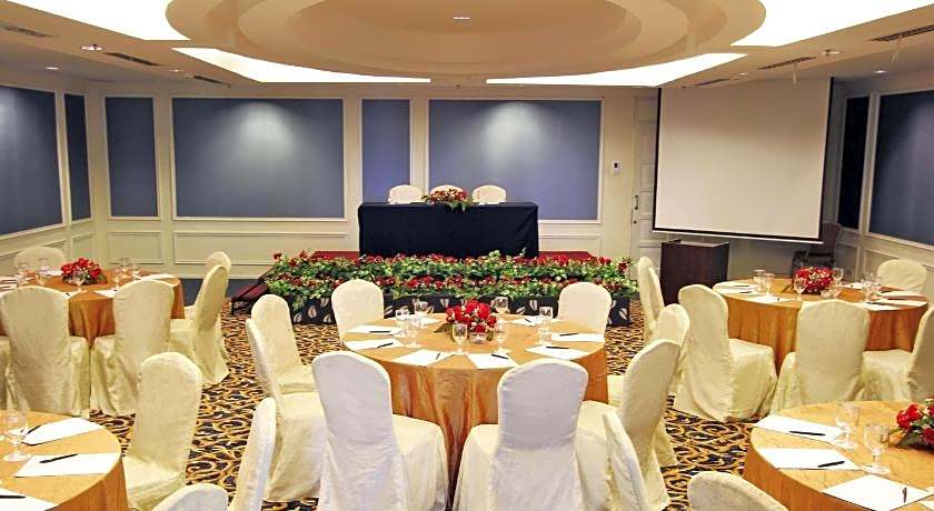 Harmoni One Convention Hotel & Service Apartments