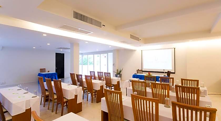 Sugar Palm Grand Hillside