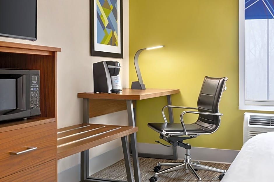 Holiday Inn Express & Suites Philadelphia - Mt. Laurel By IHG