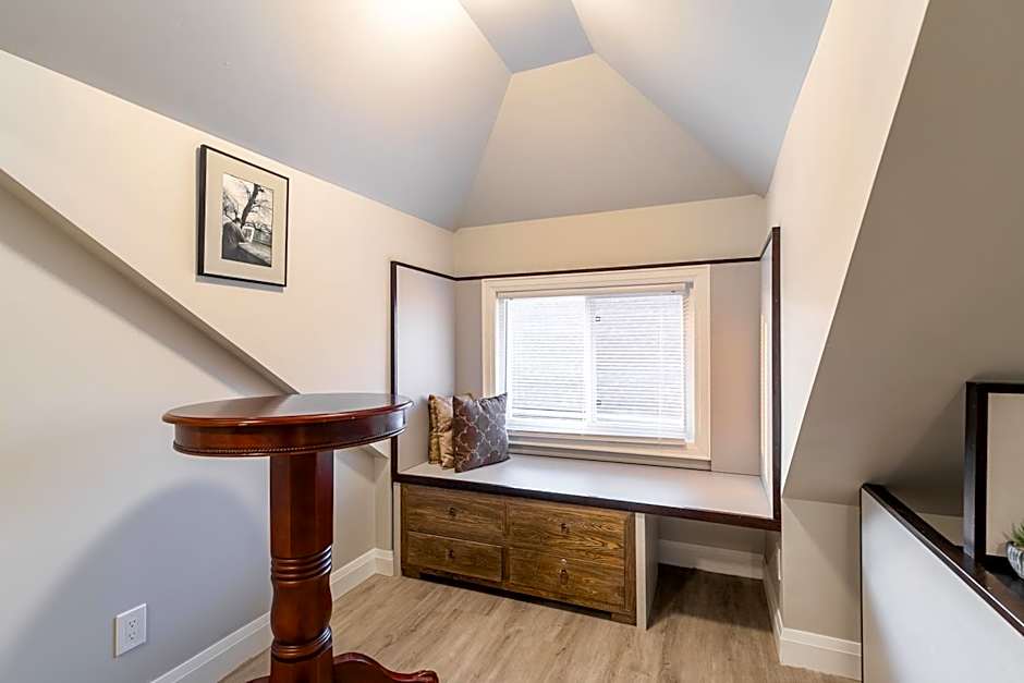 Beautiful renovated home 3 mins drive to Fall