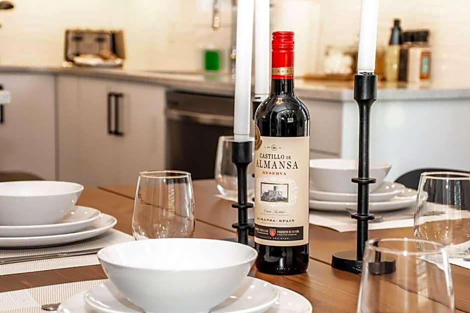 Modern Nordic Escape, 3BR Near WEM & DT, AirCon & Fireplace, Wifi, Sleeps 6!