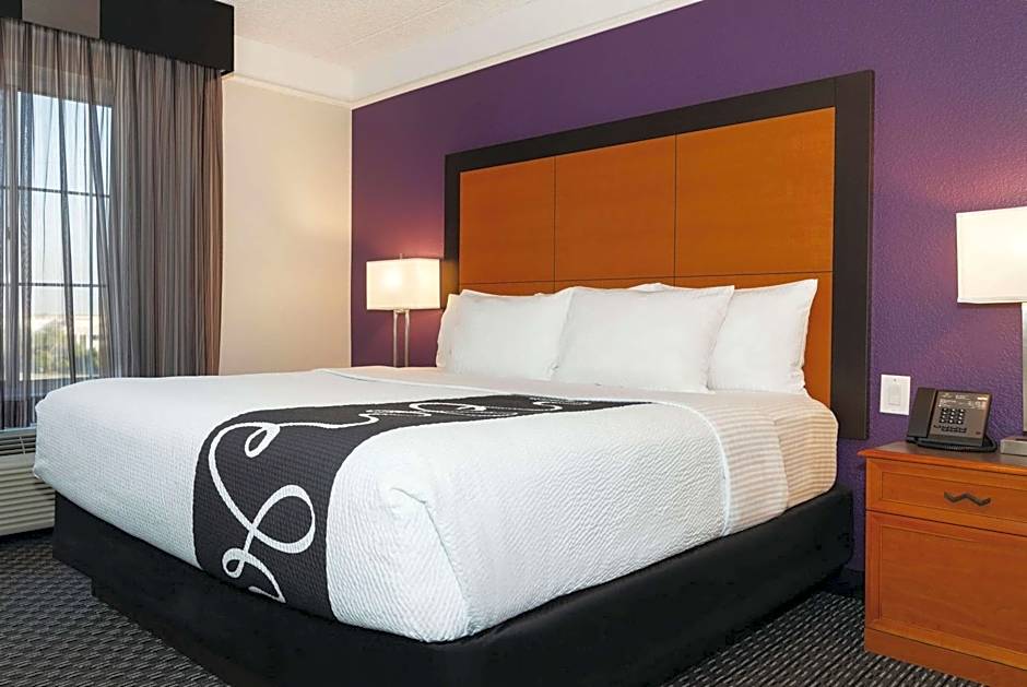 La Quinta Inn & Suites by Wyndham Ontario Airport