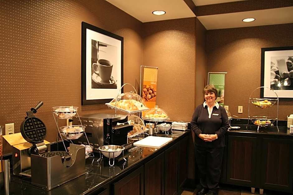 Hampton Inn By Hilton And Suites Detroit/Airport-Romulus