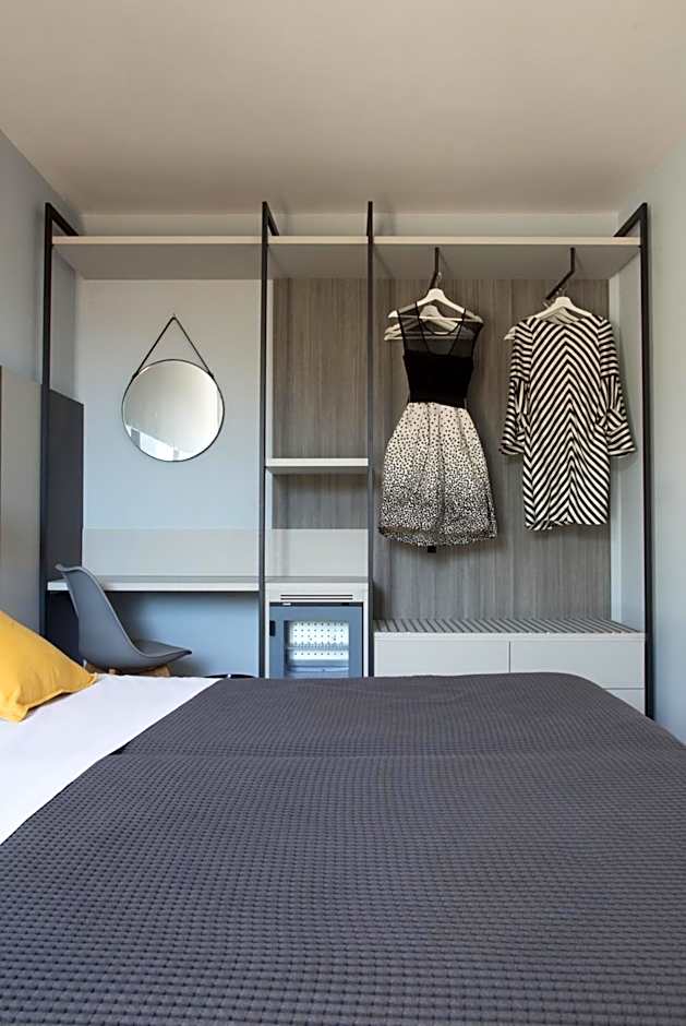 2 Beds, Balcony — 2 fotoğraftan 1. fotoğraf