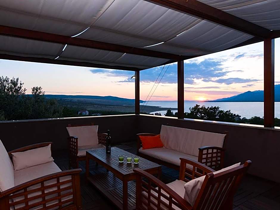 Villa in Rovanjska with Pool & Sea Views