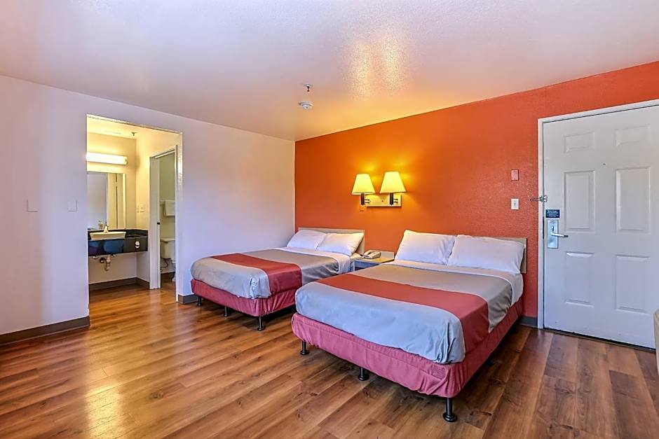 Motel 6-Pinole, CA