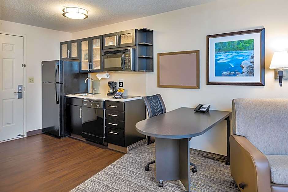 Candlewood Suites Sterling By IHG