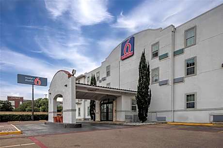 Motel 6 Dallas TX Downtown