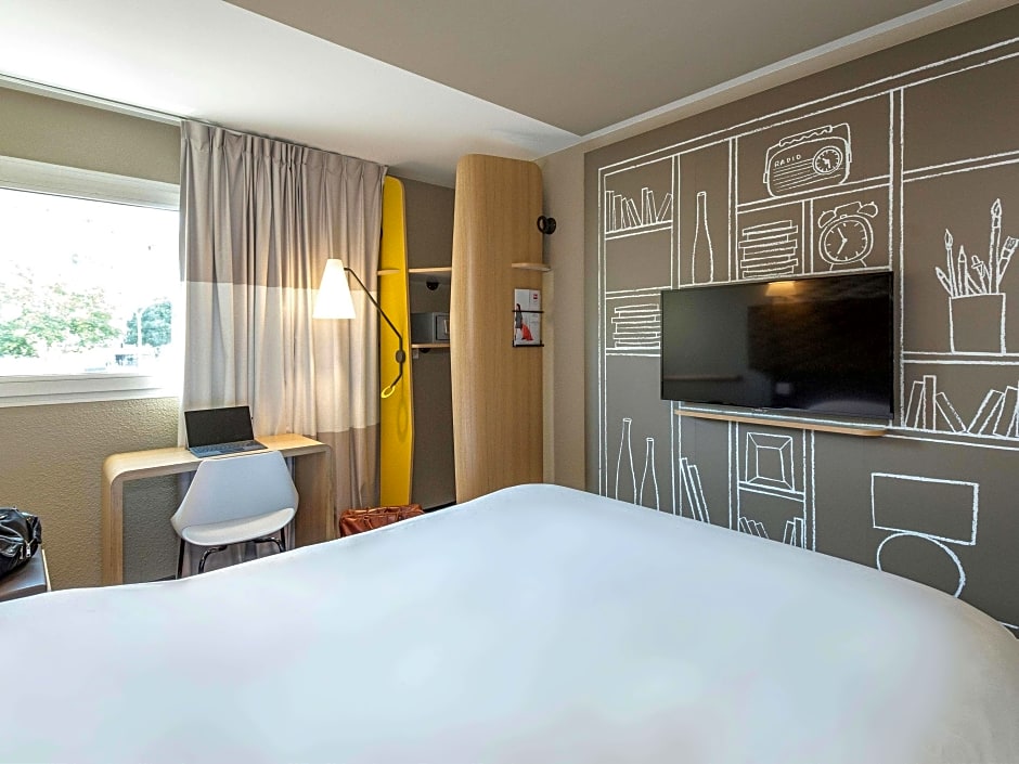 Photo 1 of 19 of Standard 2 Twin Beds