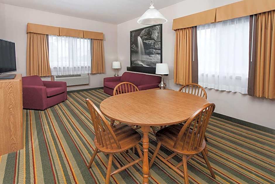 Super 8 by Wyndham Ottawa Starved Rock