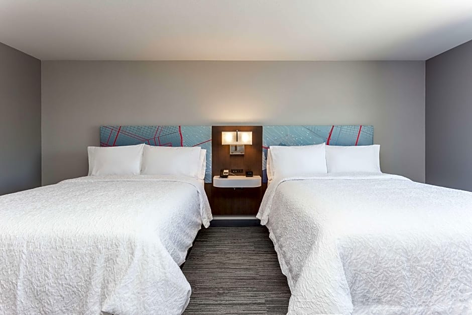 Photo 1 of 4 of 2 Queen Beds, Bathtub, City View