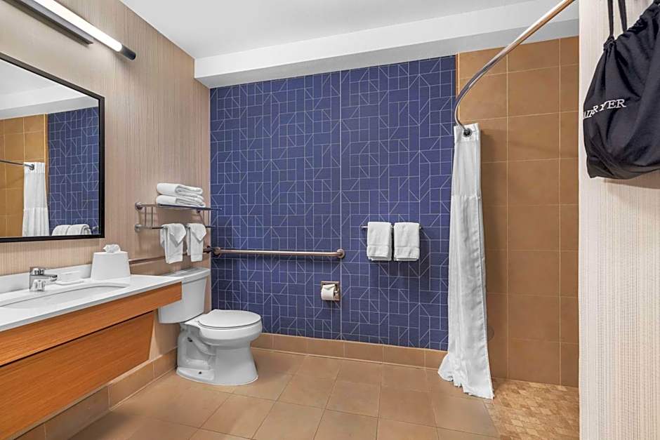 Spark by Hilton Bakersfield Central