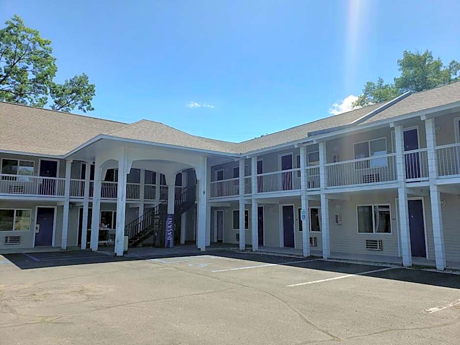 Travelodge by Wyndham Traverse City MI