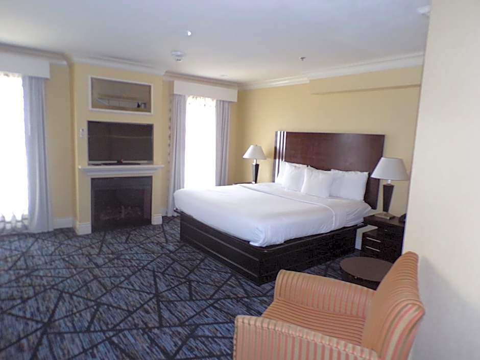 Niagara Crossing Hotel and Spa