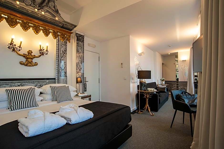 Teatro Boutique Rooms & Suites