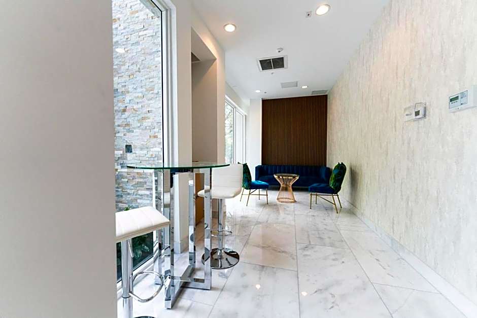 Lux 3BR City-View Retreat in Hollywood, 4th Floor