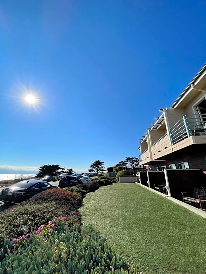 Cambria Landing Inn and Suites