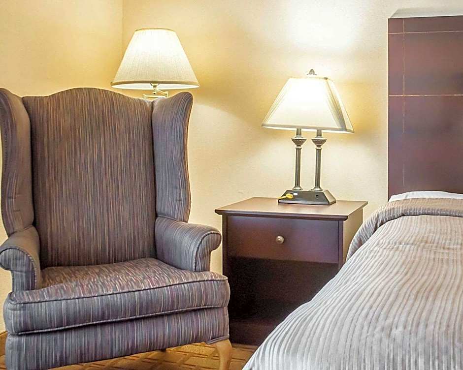 Quality Inn Buffalo Airport