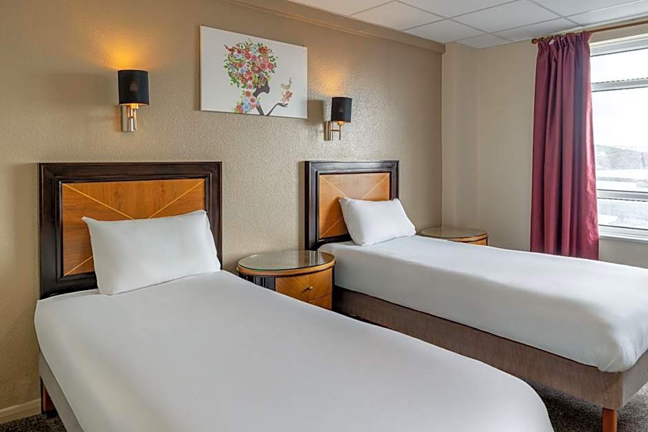 The Grand Burstin Hotel