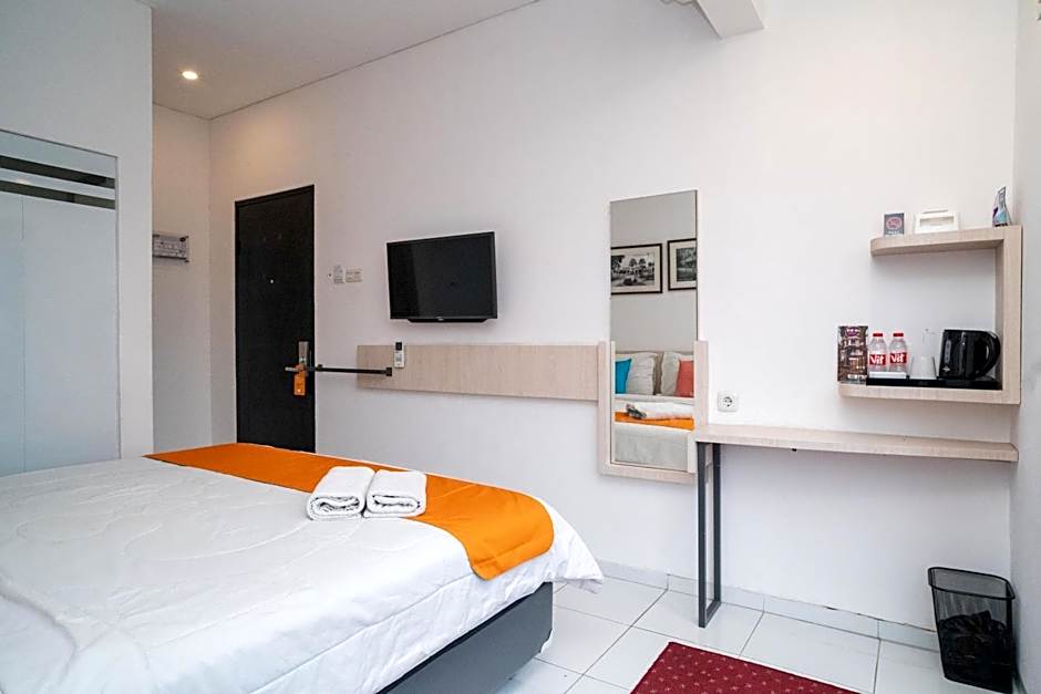 Sans Hotel FiFFa Premiere Malang