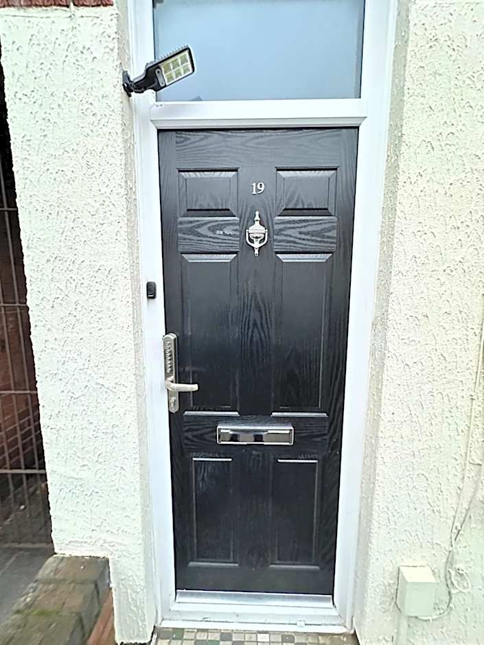 Lovely Town house Room 1