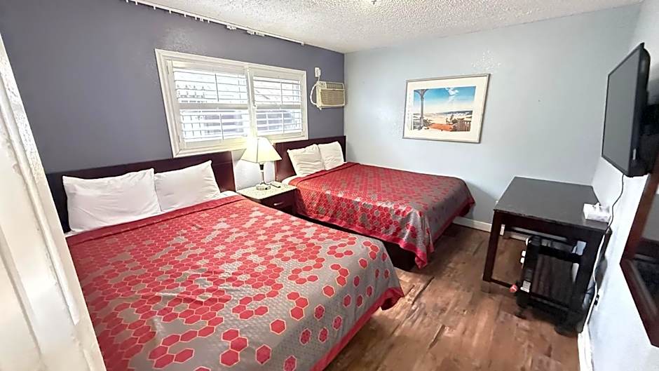 Fireside Inn By The Beach Boardwalk & Bowling