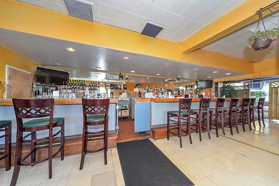 Red Carpet Inn - Stamford