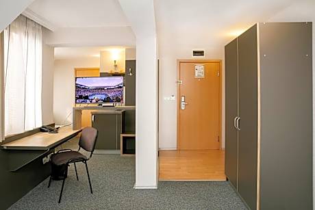 Deluxe Twin Room with Balcony