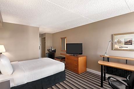 Queen Room - Non-Smoking