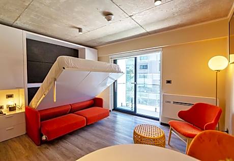 Queen Studio