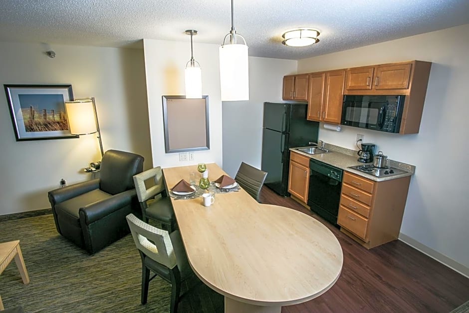 Candlewood Suites Fargo-North Dakota State University By IHG