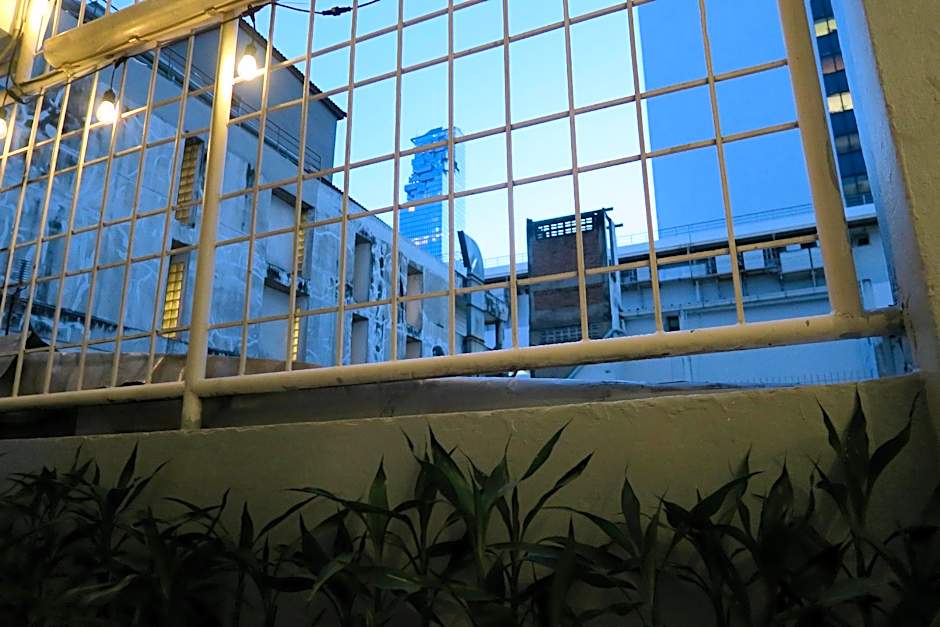 Les Fleurs Bangkok Hostel